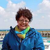 Archäologin Simone Benguerel will mit ihrem Team in Zukunft weiter an den Steinhügeln forschen.