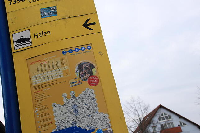 An Bushaltestellen in und um Friedrichshafen ist das Angebot der E-Card des Verkehrsbunds Bodo zu sehen.