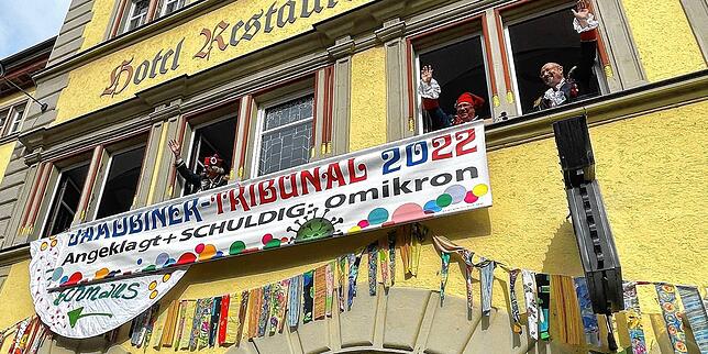 Das Jakobiner-Tribunal findet nicht statt. Aber die Revoluzzer enthüllen die schriftliche Anklage: Schuldig gesprochen ist Omikron.