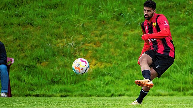 Sein Schuss sitzt: Wissam Hussein Kassem &ndash; hier ein Archivbild &ndash; rettete dem FSV Rheinfelden durch seinen Treffer zum ...