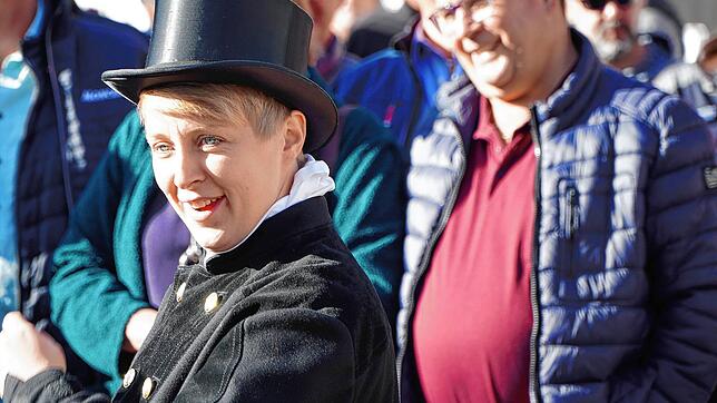 Simone Zeller (32) hat als selbstständige Schornsteinfegermeisterin am Tengener Schätzele-Markt die Gewerbeausstellung mit eröffnet. Ihr ...