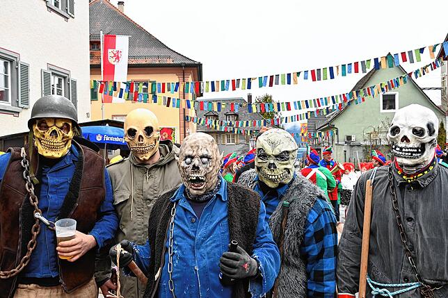 Bild 21: Narrenhochzeit in Sipplingen: So feiern die Narren das neue Paar