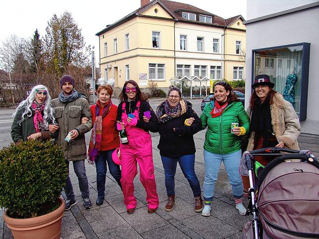 Bild 7: Dunschtig in Stefansfeld unter dem Narrenbaum