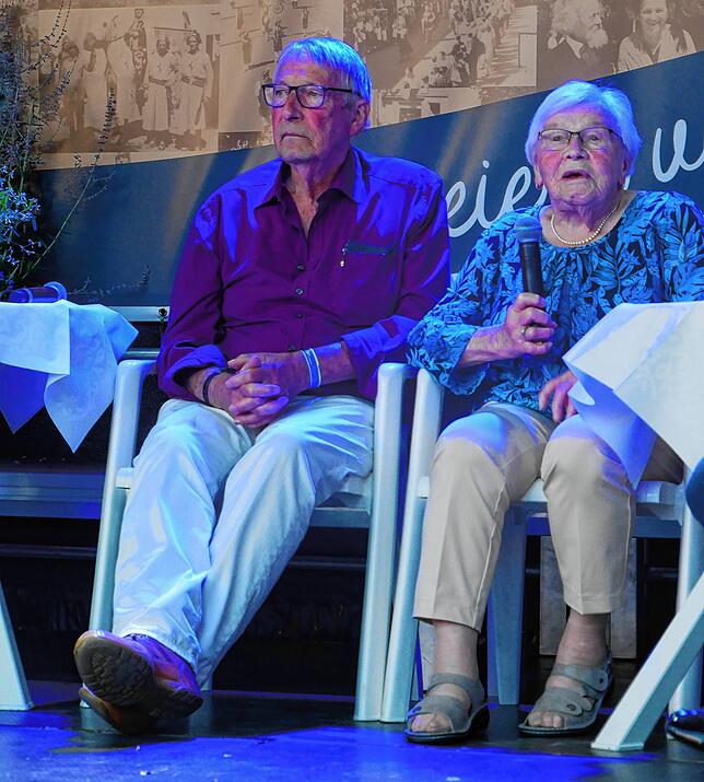Die Zeitzeugen Willi Raiber und Martha Eschbach.