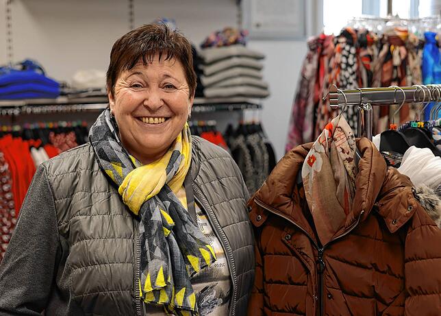 Barbara Rettig vom Damenmode-Fachgeschäft Mode Nemez in der Bahnhofstraße ist froh über ihre Stammkunden.