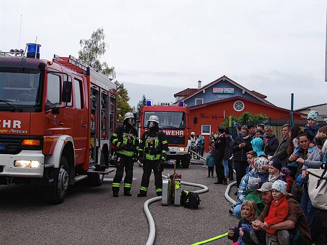 Bild 9: Feuer, Verletzte und Vermisste: Die besten Bilder von der Hauptübung der Salemer Feuerwehr