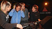 Vier Frauen, die versuchen, ihre Leidenschaft fürs Musikauflegen an andere Frauen weiterzugeben (von links): Organisatorin Alina ...