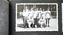 Die erste Handballmannschaft des TV St. Georgen. In der hinteren Reihe als Zweiter von rechts steht Herbert Heinzmann.