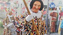 Ganze 27 Jahre hat Charly Oberle als "tanzender Narro" die große Tschättermusik in Laufenburg angeführt. Jetzt will er den Bengel an ...