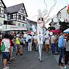 Dicht gedrängte Menschen auf den Stockacher Straßen &ndash; Bilder wie hier beim Schweizer Feiertag im Jahr 2019 wird es auch in diesem ...