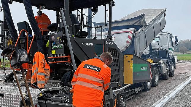 Im Neubaugebiet &bdquo;Obere Hatteläcker II&ldquo; wird aktuell noch kräftig gearbeitet, damit die Straßen stehen. Bild: Doris Dehmel