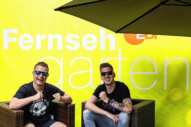 DJ Robin & Schürze erzählen wo der Partysong „Layla“ entstanden ist.