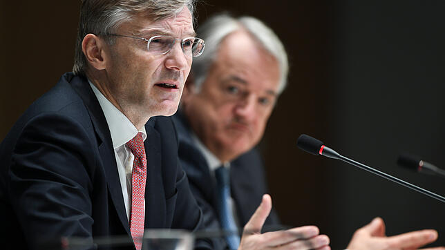 ZF-Chef Wolf-H. Scheider (links) und Finanzvorstand Konstantin Sauer.