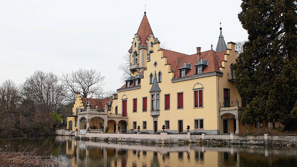 Das Schloss Seeheim liegt zwischen dem Konstanzer Hörnle und der Therme.