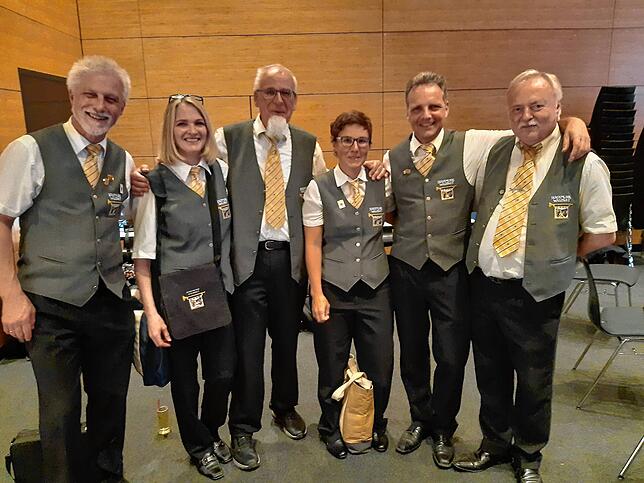 Bild 13: OB-Wahl: Das sind die Bilder der Wahlparty in der Stadthalle