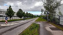 Noch endet der Radweg im Neufracher Gewerbegebiet an dieser Stelle. In Kürze soll er bis Buggensegel führen.