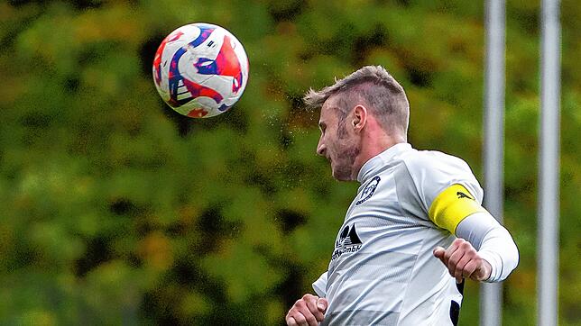 Kopfsache: Kapitän Tom Soult und der Tabellenletzte FC 08 Bad Säckingen wollen am Samstag im Kellerduell gegen den FC Geißlingen den ...