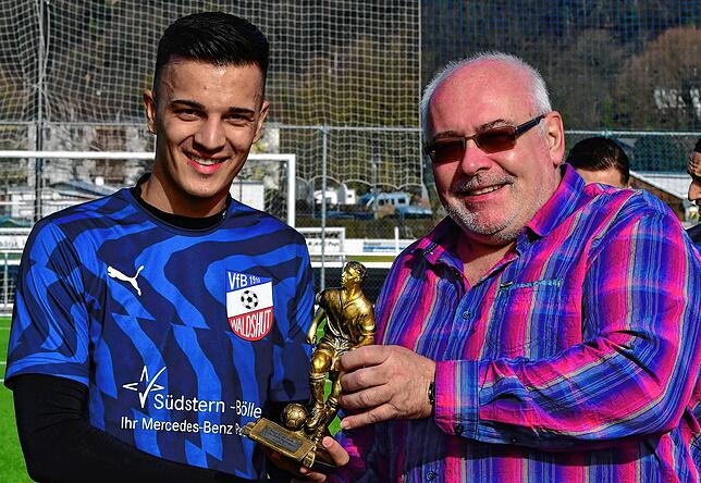 Sieger 2019: Ein Fallrückzieher gelang David Duvnjak vom VfB Waldshut im Derby gegen den FC Tiengen 08. Diesen sehenswerten Treffer ...