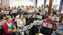 Die Stadtkapelle Meßkirch bereitet sich auf das Adventskonzert am Sonntag, 1. Dezember in der Stadthalle vor. Bild: Sandra Häusler