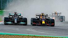 Den Kampf um die Formel-1-Spitze tragen derzeit Mercedes-Fahrer Lewis Hamilton (links) und Red-Bull-Pilo Max Verstappen, wie hier in ...
