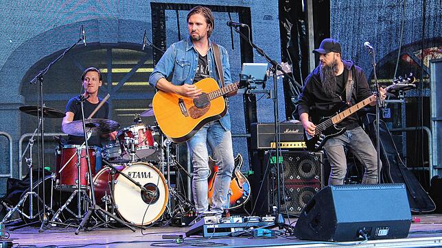 Tobias Conzelmann und Band machten am Freitag den Auftakt zur Open-Air Veranstaltungsreihe in Pfullendorf. Die Zuschauer waren mit ...