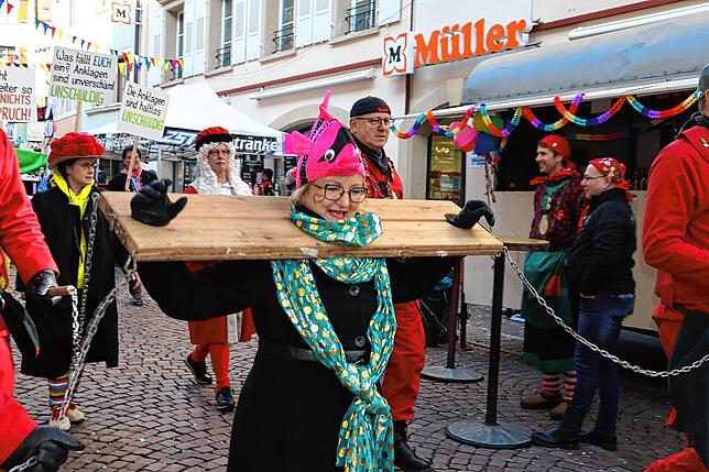 Bild 17: Das Narrengericht in Tiengen kennt keine Gnade! Das sind die Bilder