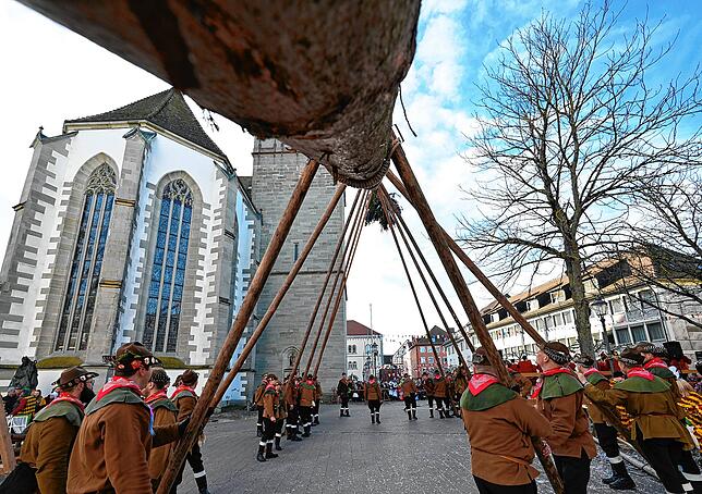 Bild 24: Alle Bilder vom Narrenbaumstellen der Narrizella Ratoldi auf dem Marktplatz