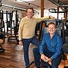 Joachim (links) und Maximilian Schyra in ihrem Fitnessstudio. Sie hätten viel Platz für Corona-bedingte Abstandsregeln.