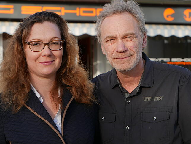 Das Fahrlehrer-Ehepaar Angelika und Raven von Barnekow leiten die "Driving School" in Salem.