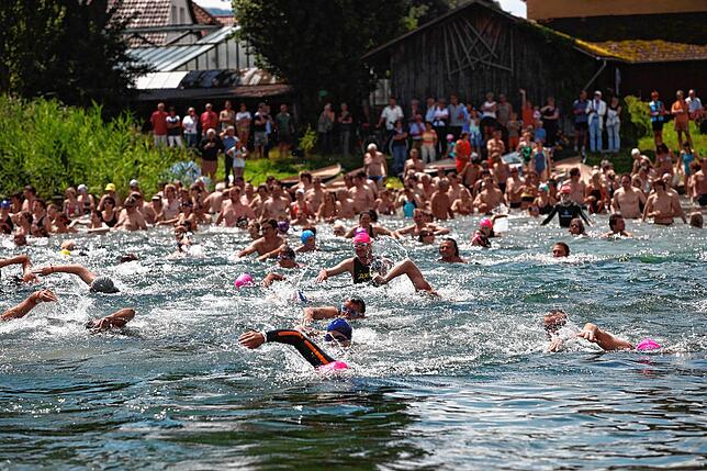 Der Start zum Gnadenseeschwimmen im Jahr 2010.