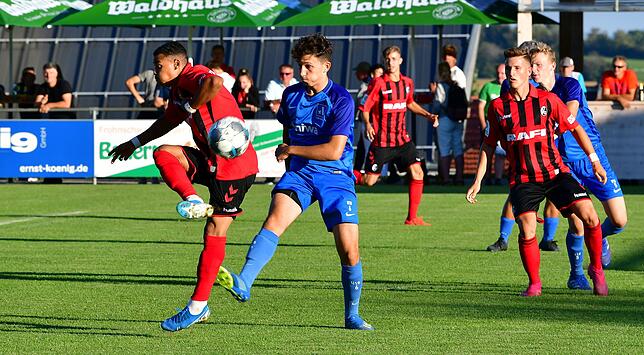 Bild 18: U19 des SC Freiburg besiegt die U18 des Team Aargau beim SV Waldhaus mit 6:0 &ndash; wir haben die Bilder!