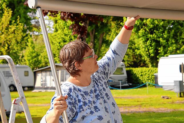 Jutta Hack freut sich „saumäßig“ darauf, dass es jetzt endlich los geht und sie auf ihren geliebten Campingplatz am Bodensee ...