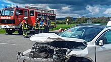 Zwei Autos, drei Verletzte: Am Samstag kracht es zwischen Binningen und Riedheim bei Hilzingen.