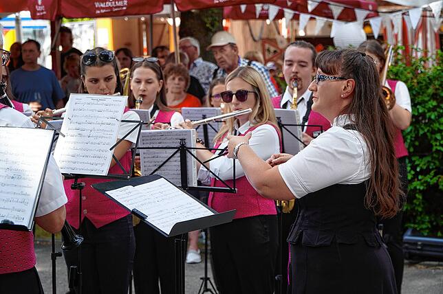 Bild 25: Ausgelassene Stimmung bei dem Dorffest in Tengen-Watterdingen