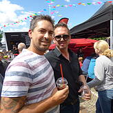 Christiano und Frederico Salla stehen in der Schlange vor "Daddy's Diner".