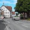 Inzwischen ein geohntes Bild: Tagsüber ist es in der Ortsdurchfahrt Wollmatingen sehr ruhig geworden. Nur noch wenige Autos fahren auf ...
