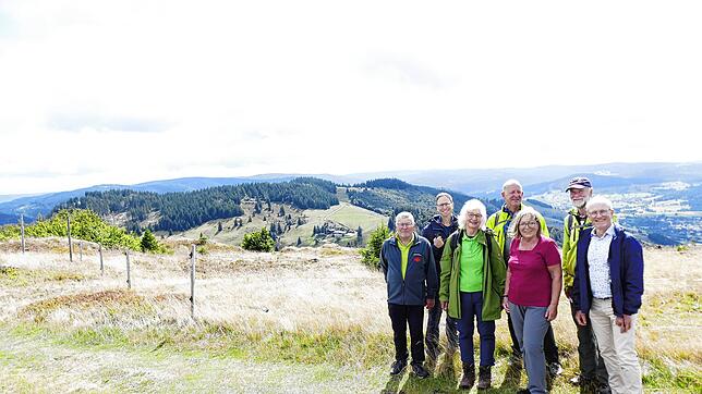 Der neu ausgeschilderte Herzogenhorn-Naturpfad ist ein Gemeinschaftswerk vieler Akteurinnen und Akteure (von links): Meinrad Joos, ...