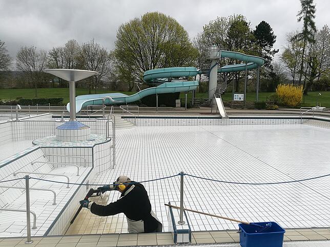 Im Freibad Lauchringen laufen die Vorbereitungen auf die neue Saison auf Hochtouren.