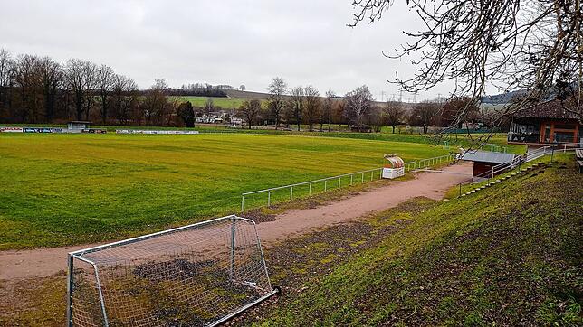 Das Espelstadion ist in die Jahre gekommen und soll verkauft werden – doch Sportler sehen das kritisch.