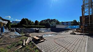 Für die neue Tagespflege mit Seniorenwohnungen entscheidet sich der Gemeinderat für eine Fassade aus Weißtanne. Foto: Sandra Holzwarth