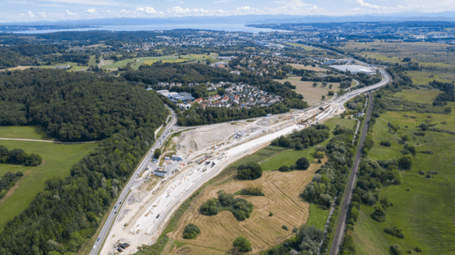 Bild : Was hat sich am B33-Tunnel an der Reichenau-Waldsiedlung getan? Im exklusiven Video aus der Luft sehen Sie wie sich das Großbauprojekt entwickelt