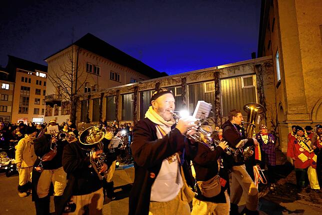 Bild 19: Fasnacht 2025 in Konstanz: So erlebt der Stephansplatz das flammende Spektakel