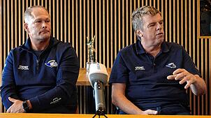 Cheftrainer Steve Walker (links) Geschäftsführer Stefan Wagner beim Pressegespräch vor der vergangenen Saison.