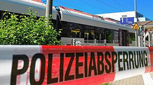 (Symbolbild) Auf der Strecke zwischen Konstanz und Radolfzell läuft derzeit ein Einsatz, an dem Polizei, Notarzt und weitere ...