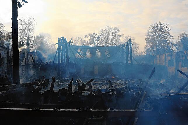 So sieht es am morgen nach dem Großbrand aus: Die Scheffelhalle in Ruinen.