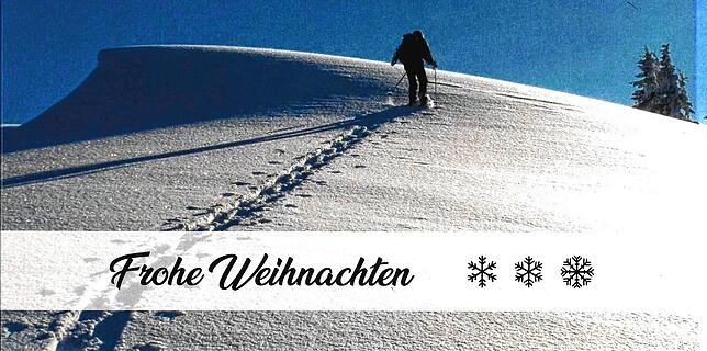 Echter Fußmarsch, echte Karte. So geht &bdquo;Frohe Weihnachten&ldquo;.