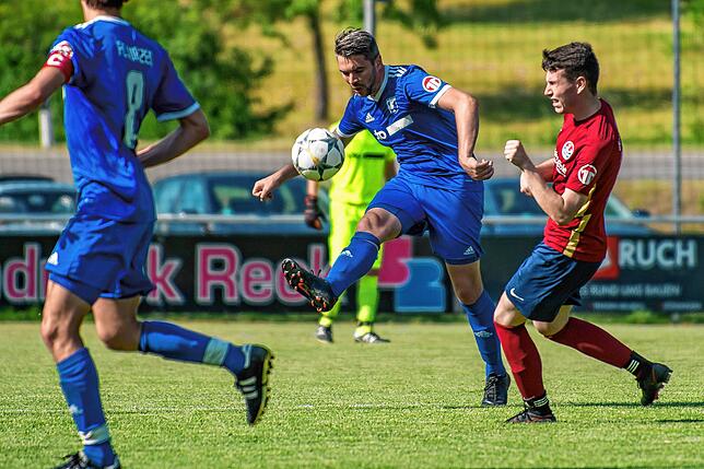 Bild 12: FC Weizen legt im Abstiegsspiel zur Kreisliga B ein 3:0 gegen FC Huttingen vor &ndash; wir haben Bilder!