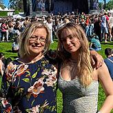Mit Tochter Sarah (16): Unsere Autorin Renate Pfeifer war mit Mitte 50 zum ersten Mal auf dem Campus-Festival.