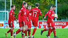 Patrick Sandhas (3. v. links) vom FC Überlingen hat es mit einem herrlichen Freistoßtor in unsere Top-Auswahl der Woche geschafft.
