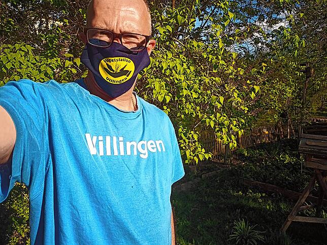 Ralf Claaßen wirbt auf seiner Lieblingsmaske für die Villinger Vogelstation.
